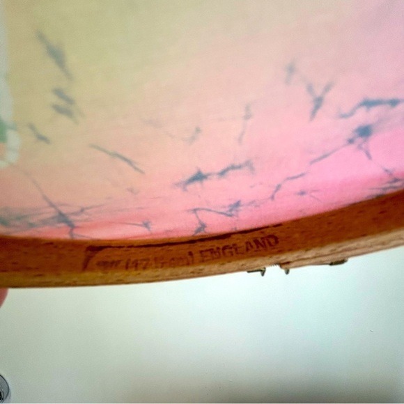 Signed Hand painted silk embroidery silk art on wood hoop 7” - Picture 8 of 8